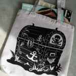 1400_Pirate_treasure_chest_1188-transparent-tote_bag_1.jpg