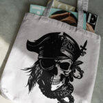 1422_Pirate_skull_7097-transparent-tote_bag_1.jpg