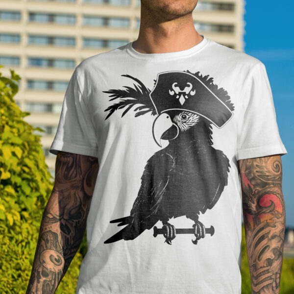 605_Parrot_with_a_pirate_hat_8171-transparent-tshirt_1.jpg