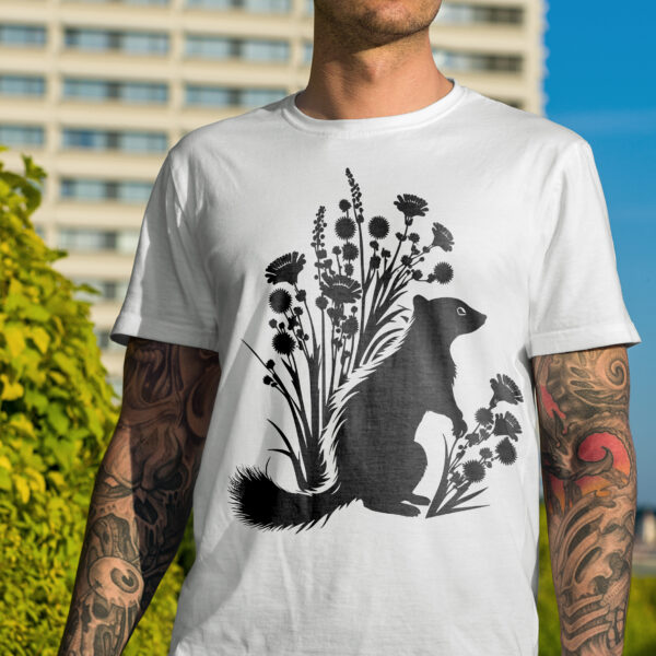 714_Skunk_with_a_flower_1589-transparent-tshirt_1.jpg